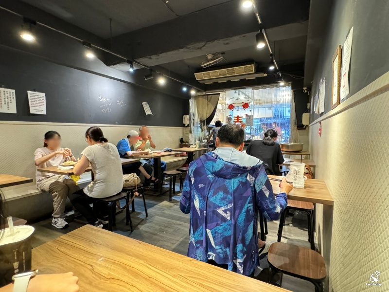 金香豬腳涼麵 行天宮人氣小吃 被涼麵耽誤的豬腳店 豬腳尬涼麵超涮嘴！ @兔貝比的菲比尋嚐