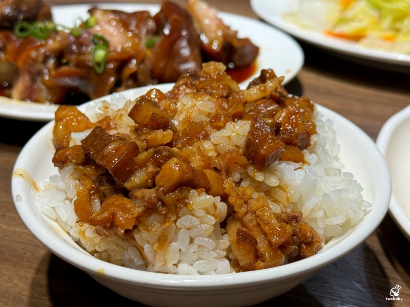 金香豬腳涼麵 行天宮人氣小吃 被涼麵耽誤的豬腳店 豬腳尬涼麵超涮嘴！ @兔貝比的菲比尋嚐