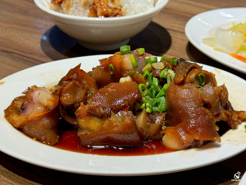 金香豬腳涼麵 行天宮人氣小吃 被涼麵耽誤的豬腳店 豬腳尬涼麵超涮嘴！ @兔貝比的菲比尋嚐