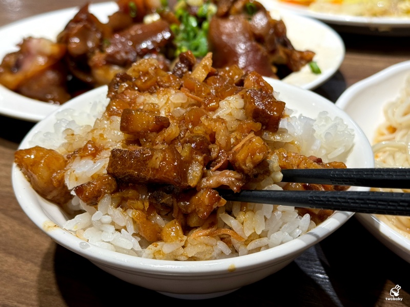 金香豬腳涼麵 行天宮人氣小吃 被涼麵耽誤的豬腳店 豬腳尬涼麵超涮嘴! @兔貝比的菲比尋嚐 金香豬腳涼麵 行天宮人氣小吃 被涼麵耽誤的豬腳店 豬腳尬涼麵超涮嘴! @兔貝比的菲比尋嚐