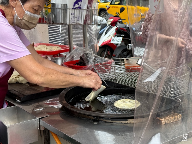 古亭佳味蘿蔔絲餅豆沙餅 熱賣40年銅板小吃 一開店就大排長龍! @兔貝比的菲比尋嚐 古亭佳味蘿蔔絲餅豆沙餅 熱賣40年銅板小吃 一開店就大排長龍! @兔貝比的菲比尋嚐
