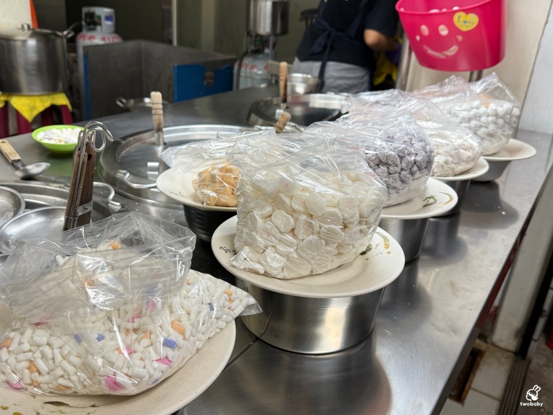 裕民街紅豆湯圓 現煮湯料多實在 寒冬裡甘願排隊等待的好味道！ @兔貝比的菲比尋嚐
