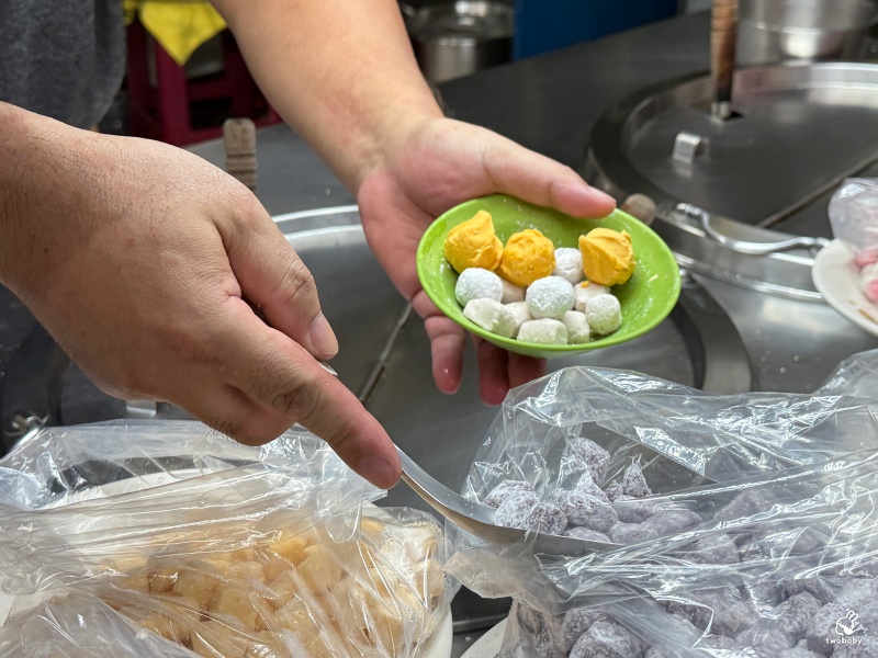 裕民街紅豆湯圓 現煮湯料多實在 寒冬裡甘願排隊等待的好味道！ @兔貝比的菲比尋嚐