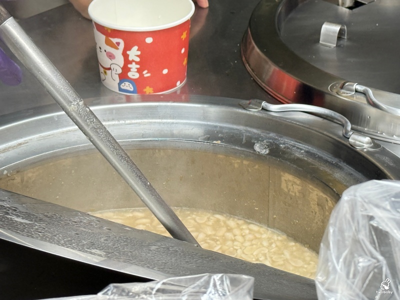 裕民街紅豆湯圓 現煮湯料多實在 寒冬裡甘願排隊等待的好味道！ @兔貝比的菲比尋嚐