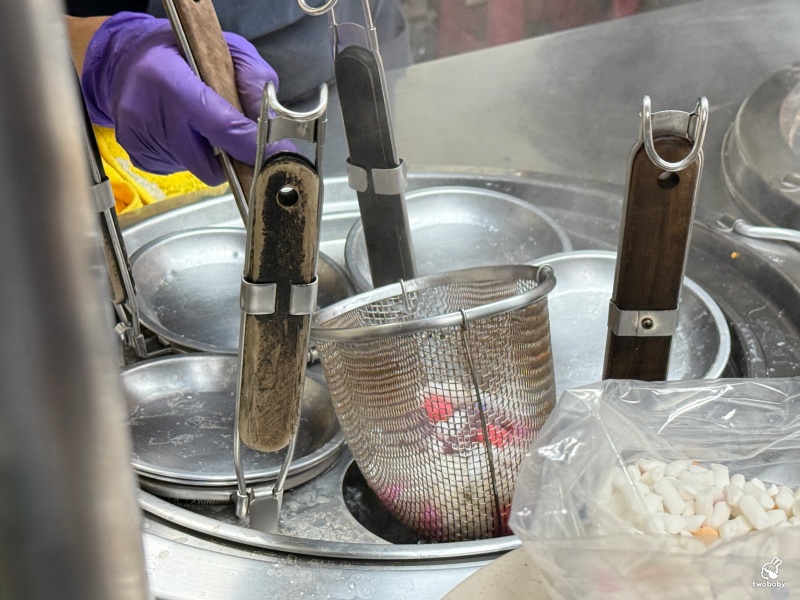 裕民街紅豆湯圓 現煮湯料多實在 寒冬裡甘願排隊等待的好味道！ @兔貝比的菲比尋嚐