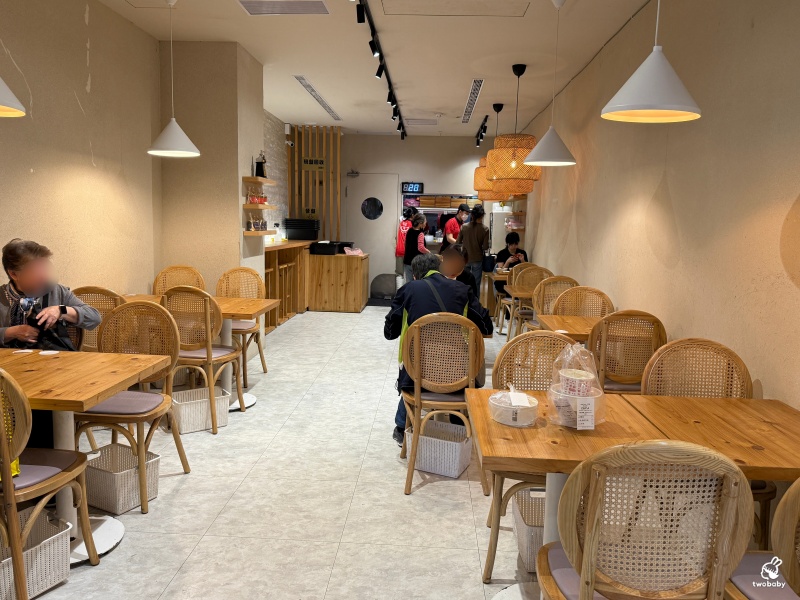 呈信鵝肉 台北平價好吃鵝肉飯 單人套餐200元有找 有湯、有半熟蛋和小菜 CP值超高！ @兔貝比的菲比尋嚐