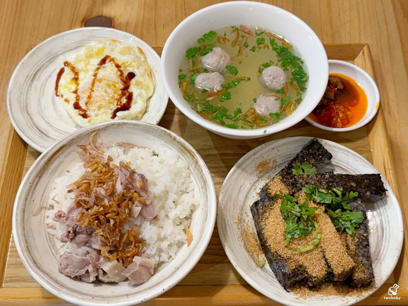 呈信鵝肉 台北平價好吃鵝肉飯 單人套餐200元有找 有湯、有半熟蛋和小菜 CP值超高！ @兔貝比的菲比尋嚐
