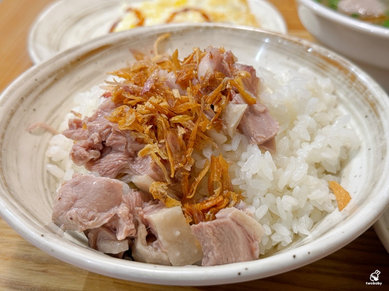 呈信鵝肉 台北平價好吃鵝肉飯 單人套餐200元有找 有湯、有半熟蛋和小菜 CP值超高！ @兔貝比的菲比尋嚐