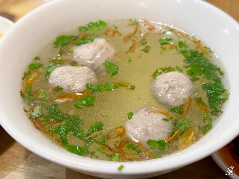 呈信鵝肉 台北平價好吃鵝肉飯 單人套餐200元有找 有湯、有半熟蛋和小菜 CP值超高！ @兔貝比的菲比尋嚐