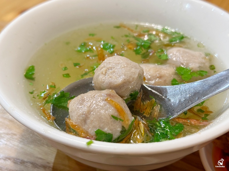 呈信鵝肉 台北平價好吃鵝肉飯 單人套餐200元有找 有湯、有半熟蛋和小菜 CP值超高！ @兔貝比的菲比尋嚐