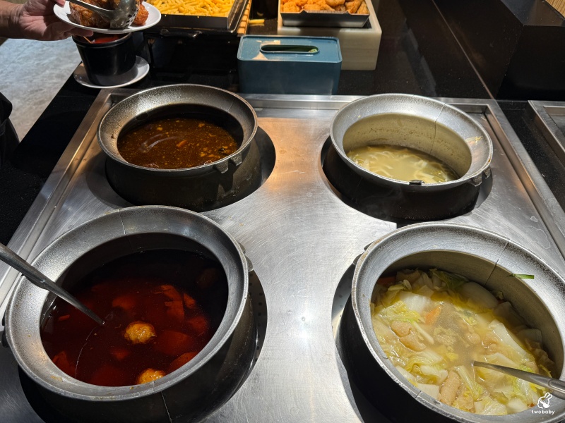 佔地200坪 我家牛排中和店 80種沙拉吧自助無限只要360元！記得網路訂位才不用排到天荒地老！ @兔貝比的菲比尋嚐