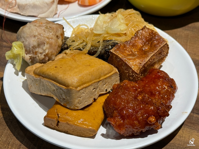 佔地200坪 我家牛排中和店 80種沙拉吧自助無限只要360元！記得網路訂位才不用排到天荒地老！ @兔貝比的菲比尋嚐