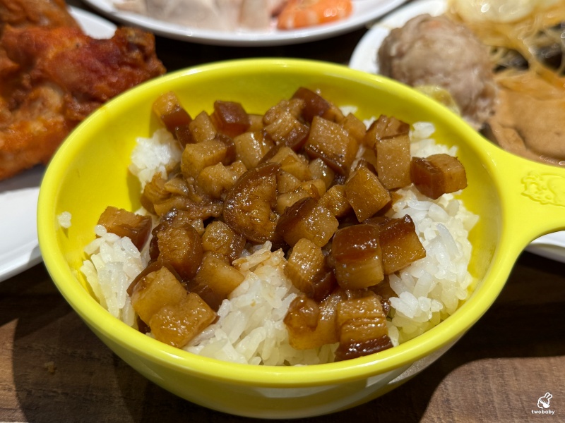 佔地200坪 我家牛排中和店 80種沙拉吧自助無限只要360元！記得網路訂位才不用排到天荒地老！ @兔貝比的菲比尋嚐