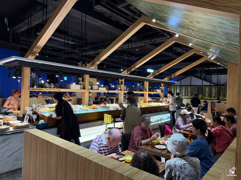 佔地200坪 我家牛排中和店 80種沙拉吧自助無限只要360元！記得網路訂位才不用排到天荒地老！ @兔貝比的菲比尋嚐