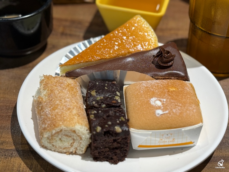 佔地200坪 我家牛排中和店 80種沙拉吧自助無限只要360元！記得網路訂位才不用排到天荒地老！ @兔貝比的菲比尋嚐