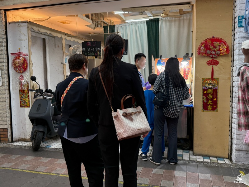 鳥來伯專業糖葫蘆 板橋近30年老店 糖葫蘆佛心價只要25元 讓人懷念的古早味! @兔貝比的菲比尋嚐 鳥來伯專業糖葫蘆 板橋近30年老店 糖葫蘆佛心價只要25元 讓人懷念的古早味! @兔貝比的菲比尋嚐