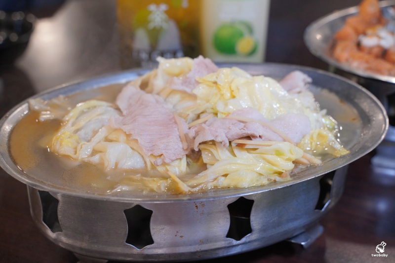 萬里古早風味甕仔雞 金黃脆皮甕仔雞肉嫩多汁一吃就愛上 二訪單點菜色推薦！ @兔貝比的菲比尋嚐
