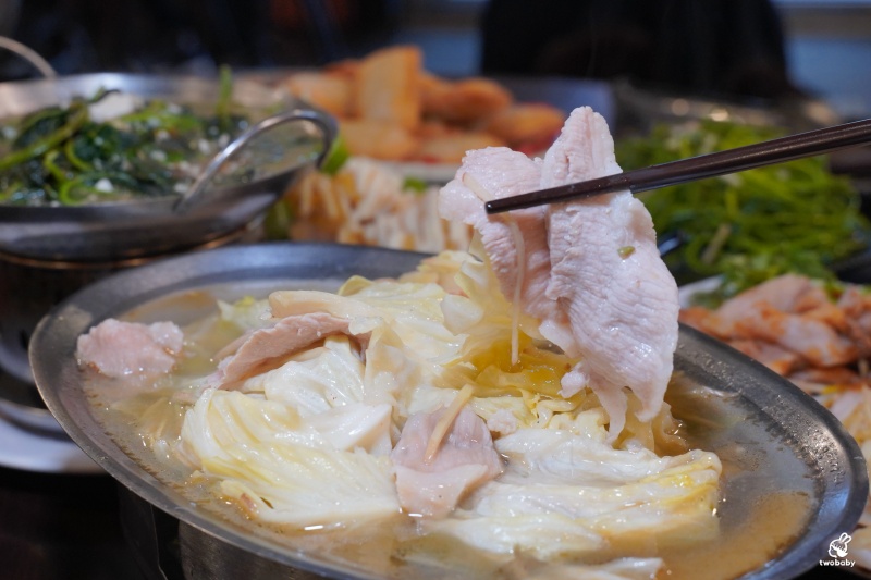 萬里古早風味甕仔雞 金黃脆皮甕仔雞肉嫩多汁一吃就愛上 二訪單點菜色推薦! @兔貝比的菲比尋嚐 萬里古早風味甕仔雞 金黃脆皮甕仔雞肉嫩多汁一吃就愛上 二訪單點菜色推薦! @兔貝比的菲比尋嚐