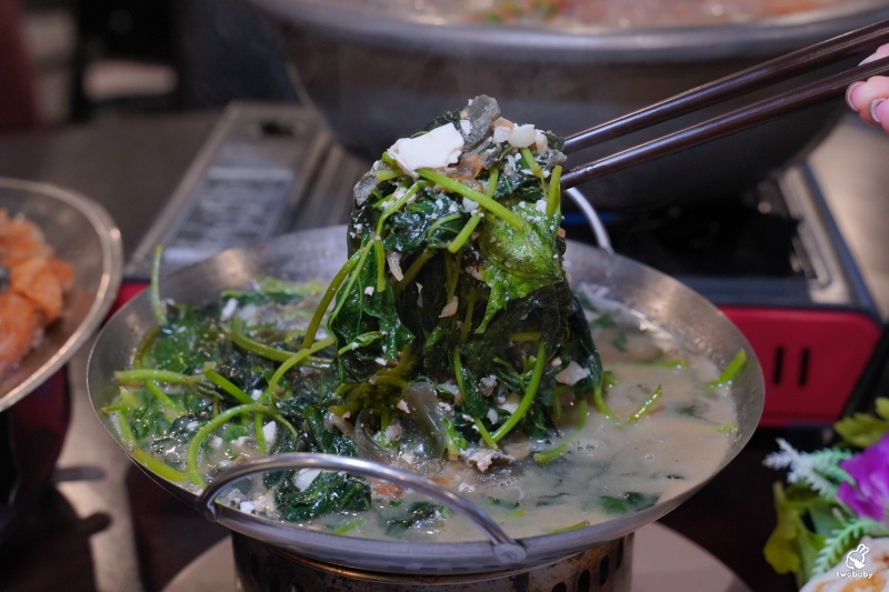 萬里古早風味甕仔雞 金黃脆皮甕仔雞肉嫩多汁一吃就愛上 二訪單點菜色推薦! @兔貝比的菲比尋嚐 萬里古早風味甕仔雞 金黃脆皮甕仔雞肉嫩多汁一吃就愛上 二訪單點菜色推薦! @兔貝比的菲比尋嚐