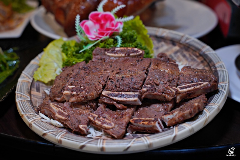 萬里古早風味甕仔雞 金黃脆皮甕仔雞肉嫩多汁一吃就愛上 二訪單點菜色推薦！ @兔貝比的菲比尋嚐