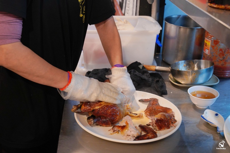萬里古早風味甕仔雞 金黃脆皮甕仔雞肉嫩多汁一吃就愛上 二訪單點菜色推薦! @兔貝比的菲比尋嚐 萬里古早風味甕仔雞 金黃脆皮甕仔雞肉嫩多汁一吃就愛上 二訪單點菜色推薦! @兔貝比的菲比尋嚐