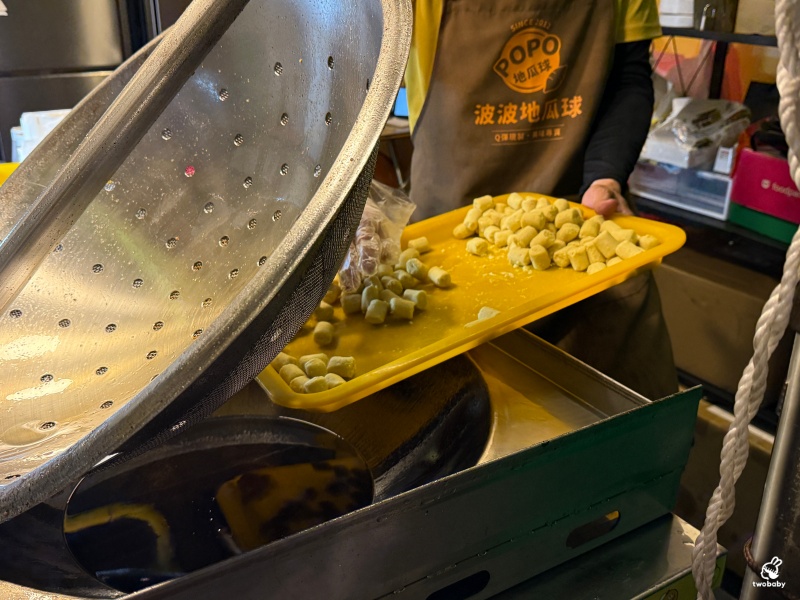 波波地瓜球 現點現炸 口感酥脆 滿口地瓜香氣！ @兔貝比的菲比尋嚐