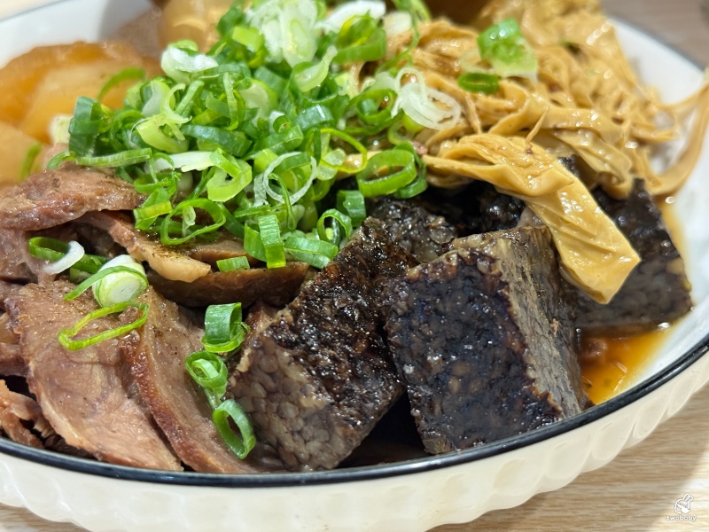 今日子涼面 文青風日系小店 必點招牌麻醬涼麵 大推被涼麵耽誤的熱切滷味！ @兔貝比的菲比尋嚐