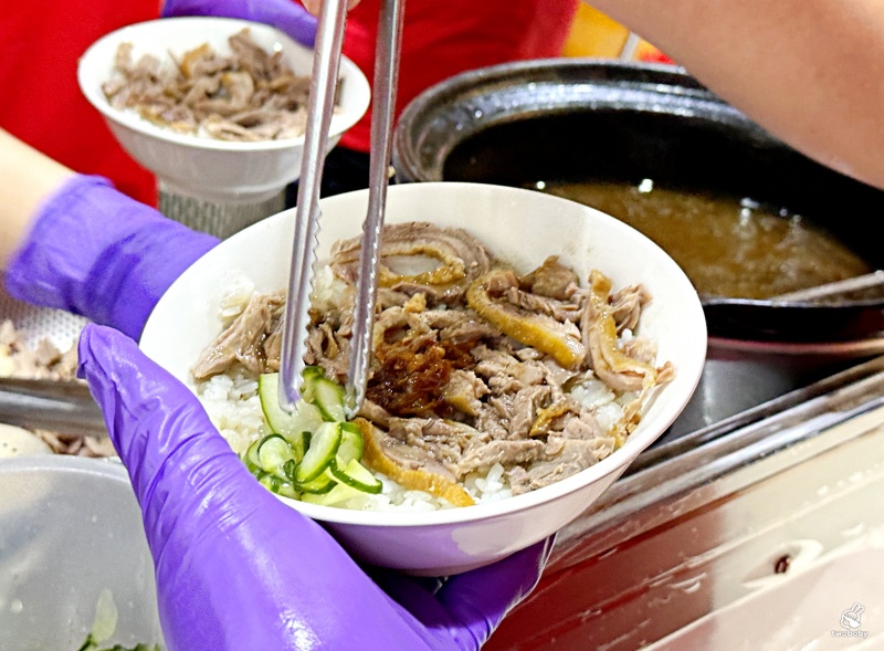 廟口鴨香飯 城隍廟超過30年必吃的在地人氣美食 鴨肉飯搭半熟蛋更是一絕! @兔貝比的菲比尋嚐 廟口鴨香飯 城隍廟超過30年必吃的在地人氣美食 鴨肉飯搭半熟蛋更是一絕! @兔貝比的菲比尋嚐