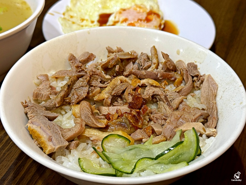 廟口鴨香飯 城隍廟超過30年必吃的在地人氣美食 鴨肉飯搭半熟蛋更是一絕! @兔貝比的菲比尋嚐 廟口鴨香飯 城隍廟超過30年必吃的在地人氣美食 鴨肉飯搭半熟蛋更是一絕! @兔貝比的菲比尋嚐