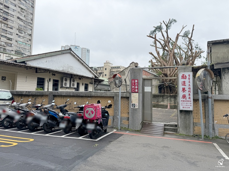 台電勵進酸菜白肉鍋 60年老字號的酸菜白肉鍋 600元吃到飽 還免收服務費! @兔貝比的菲比尋嚐 台電勵進酸菜白肉鍋 60年老字號的酸菜白肉鍋 600元吃到飽 還免收服務費! @兔貝比的菲比尋嚐