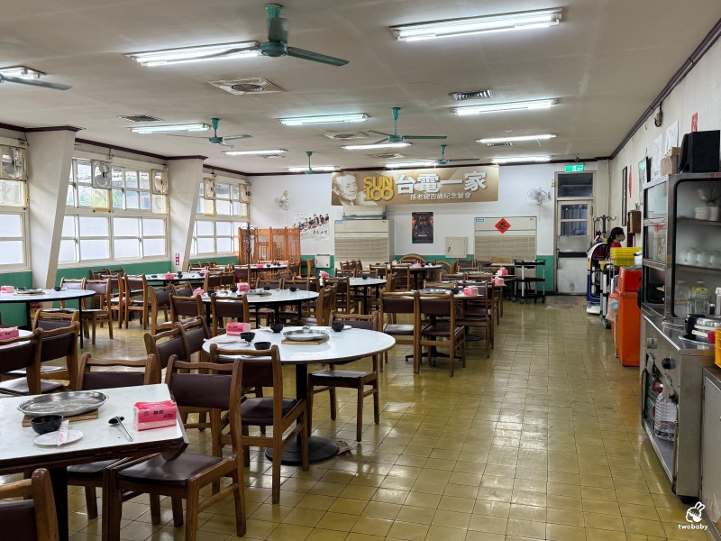 台電勵進酸菜白肉鍋 60年老字號的酸菜白肉鍋 600元吃到飽 還免收服務費！ @兔貝比的菲比尋嚐