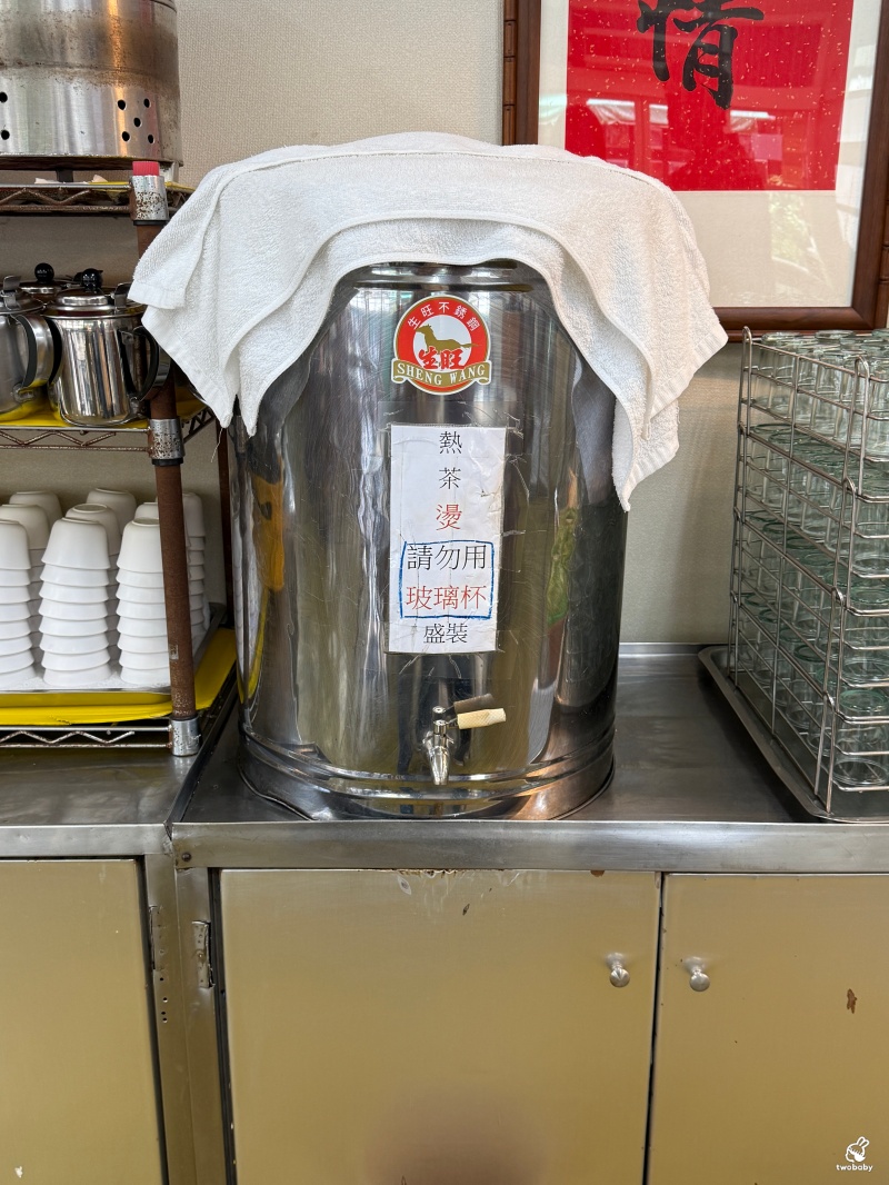台電勵進酸菜白肉鍋 60年老字號的酸菜白肉鍋 600元吃到飽 還免收服務費！ @兔貝比的菲比尋嚐