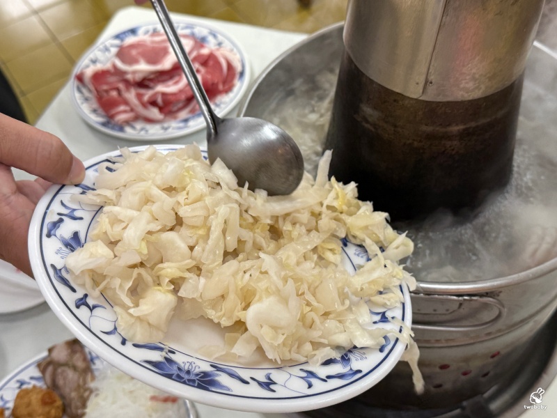 台電勵進酸菜白肉鍋 60年老字號的酸菜白肉鍋 600元吃到飽 還免收服務費! @兔貝比的菲比尋嚐 台電勵進酸菜白肉鍋 60年老字號的酸菜白肉鍋 600元吃到飽 還免收服務費! @兔貝比的菲比尋嚐
