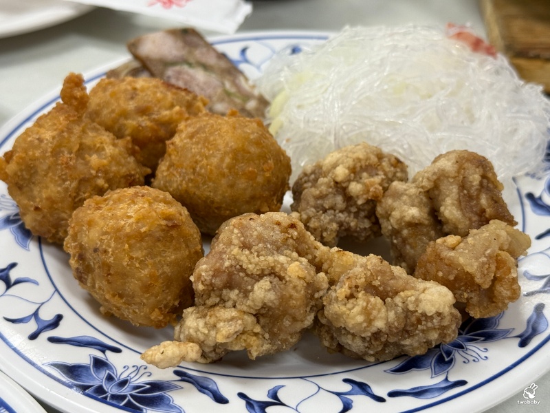 台電勵進酸菜白肉鍋 60年老字號的酸菜白肉鍋 600元吃到飽 還免收服務費！ @兔貝比的菲比尋嚐
