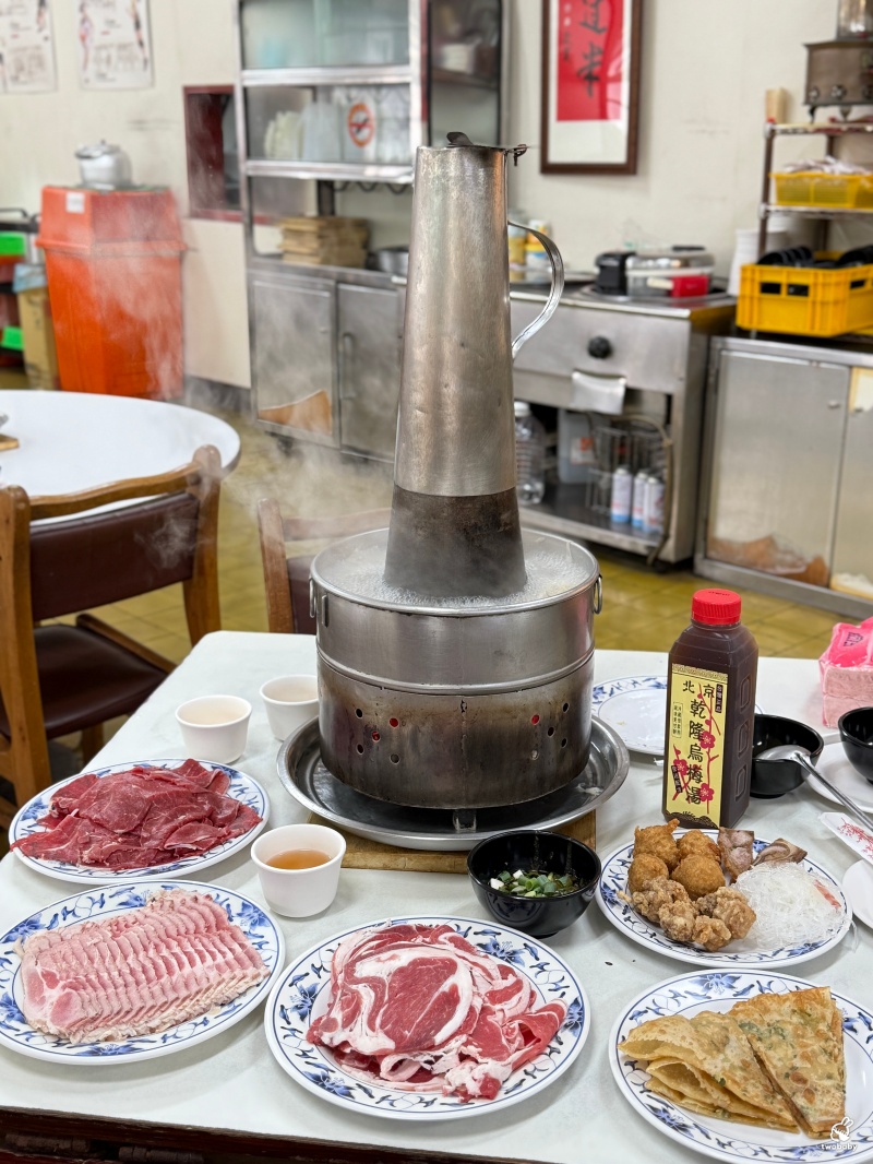台電勵進酸菜白肉鍋 60年老字號的酸菜白肉鍋 600元吃到飽 還免收服務費! @兔貝比的菲比尋嚐 台電勵進酸菜白肉鍋 60年老字號的酸菜白肉鍋 600元吃到飽 還免收服務費! @兔貝比的菲比尋嚐