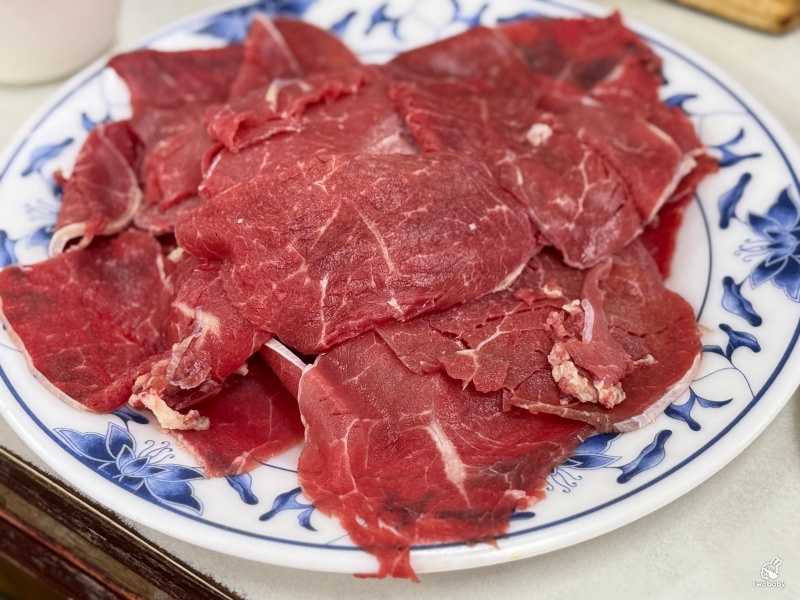 台電勵進酸菜白肉鍋 60年老字號的酸菜白肉鍋 600元吃到飽 還免收服務費！ @兔貝比的菲比尋嚐
