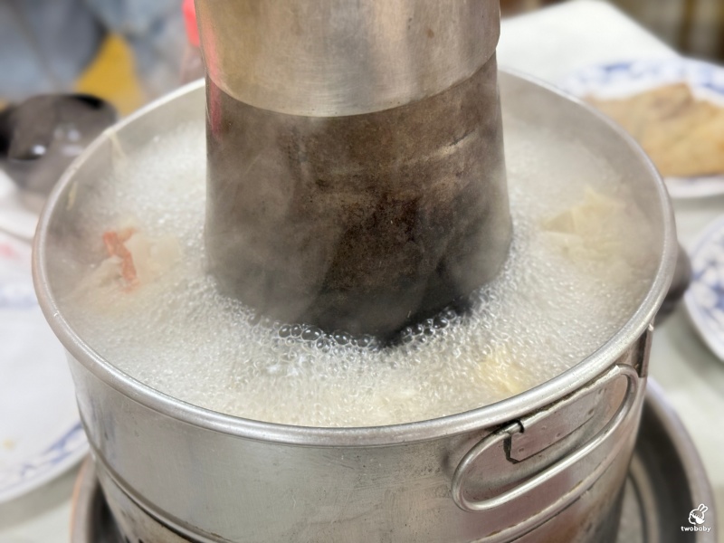 台電勵進酸菜白肉鍋 60年老字號的酸菜白肉鍋 600元吃到飽 還免收服務費! @兔貝比的菲比尋嚐 台電勵進酸菜白肉鍋 60年老字號的酸菜白肉鍋 600元吃到飽 還免收服務費! @兔貝比的菲比尋嚐