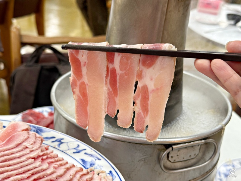 台電勵進酸菜白肉鍋 60年老字號的酸菜白肉鍋 600元吃到飽 還免收服務費! @兔貝比的菲比尋嚐 台電勵進酸菜白肉鍋 60年老字號的酸菜白肉鍋 600元吃到飽 還免收服務費! @兔貝比的菲比尋嚐