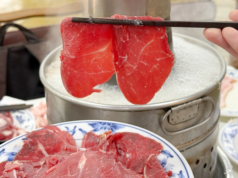 台電勵進酸菜白肉鍋 60年老字號的酸菜白肉鍋 600元吃到飽 還免收服務費! @兔貝比的菲比尋嚐 台電勵進酸菜白肉鍋 60年老字號的酸菜白肉鍋 600元吃到飽 還免收服務費! @兔貝比的菲比尋嚐