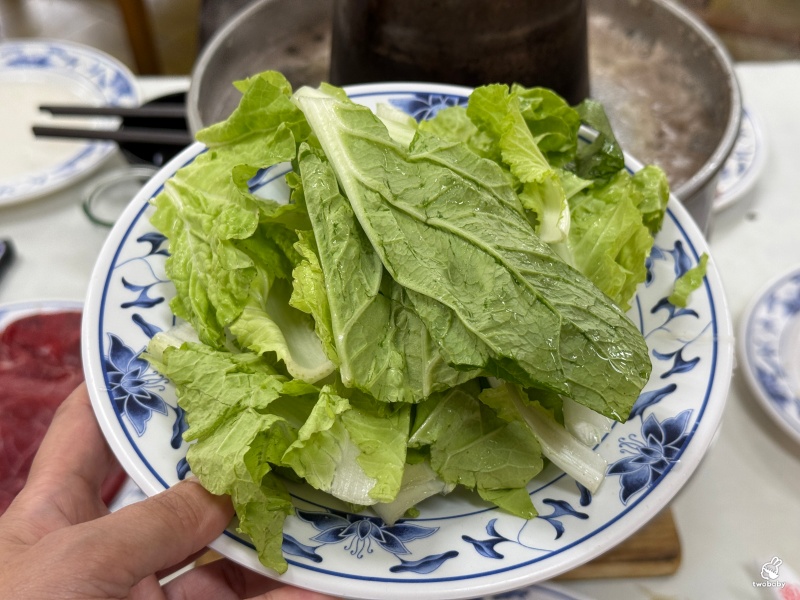 台電勵進酸菜白肉鍋 60年老字號的酸菜白肉鍋 600元吃到飽 還免收服務費！ @兔貝比的菲比尋嚐