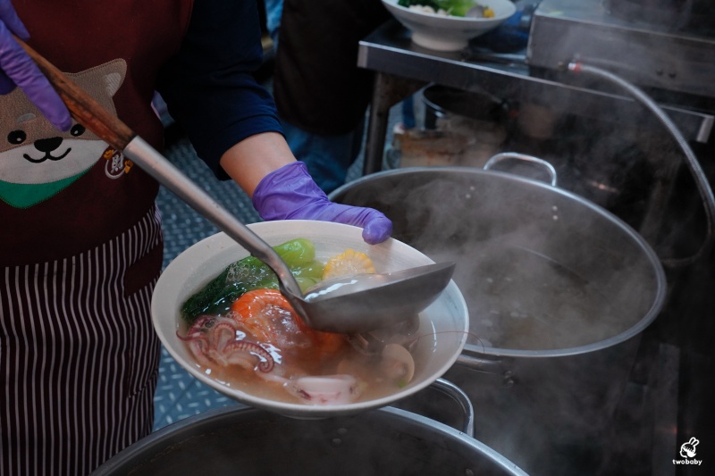 撈月麵館 手工麵疙瘩專賣 海港直送新鮮味美 還有麻奶、南洋叻沙湯頭超正點！ @兔貝比的菲比尋嚐