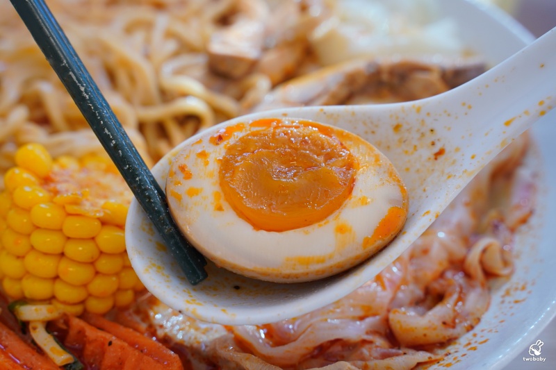 撈月麵館 手工麵疙瘩專賣 海港直送新鮮味美 還有麻奶、南洋叻沙湯頭超正點！ @兔貝比的菲比尋嚐