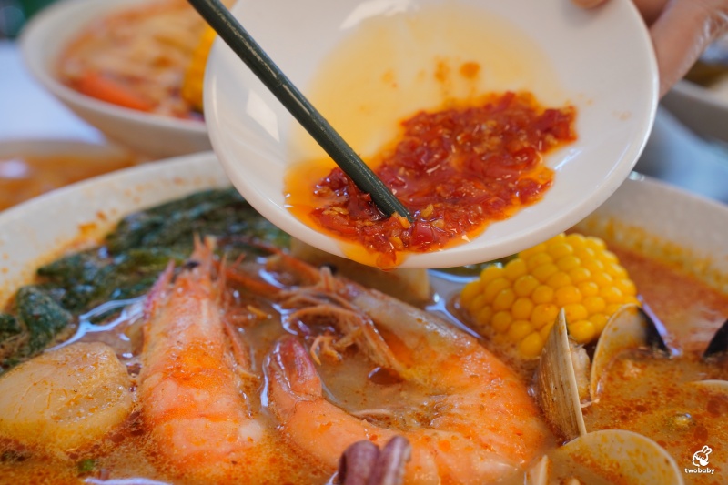 撈月麵館 手工麵疙瘩專賣 海港直送新鮮味美 還有麻奶、南洋叻沙湯頭超正點！ @兔貝比的菲比尋嚐
