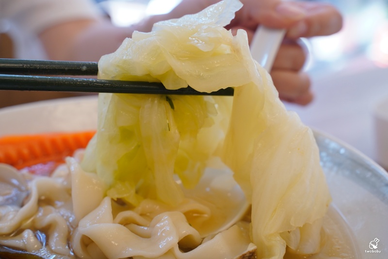 撈月麵館 手工麵疙瘩專賣 海港直送新鮮味美 還有麻奶、南洋叻沙湯頭超正點！ @兔貝比的菲比尋嚐