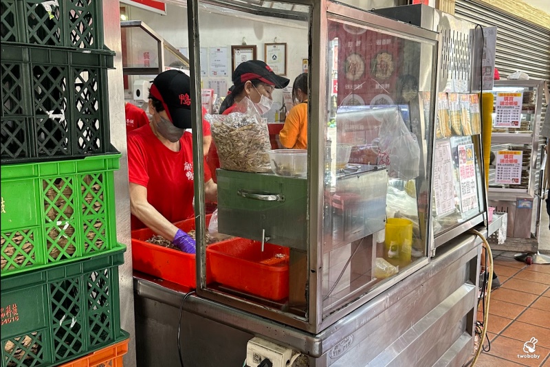 廟口鴨香飯 城隍廟超過30年必吃的在地人氣美食 鴨肉飯搭半熟蛋更是一絕! @兔貝比的菲比尋嚐 廟口鴨香飯 城隍廟超過30年必吃的在地人氣美食 鴨肉飯搭半熟蛋更是一絕! @兔貝比的菲比尋嚐