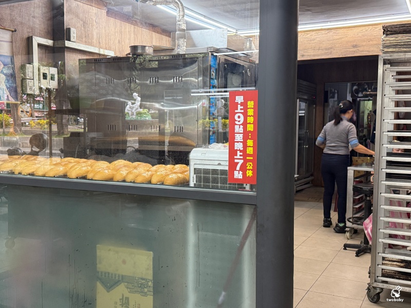 育婷越南法國麵包 三重最強人氣法國麵包自產自銷 外酥內軟一吃就被圈粉！ @兔貝比的菲比尋嚐