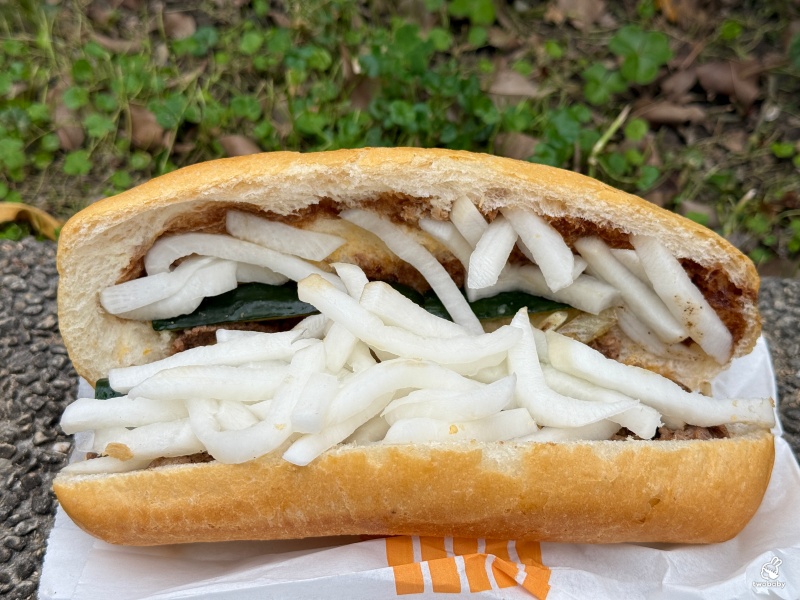 育婷越南法國麵包 三重最強人氣法國麵包自產自銷 外酥內軟一吃就被圈粉！ @兔貝比的菲比尋嚐