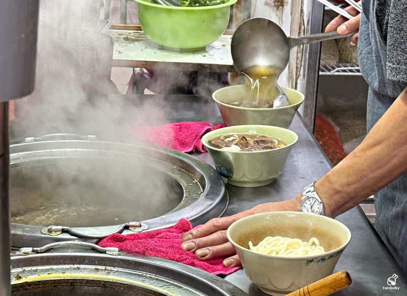 富宏牛肉麵 24小時營業 內用免費加湯加麵飲料喝到飽 @兔貝比的菲比尋嚐