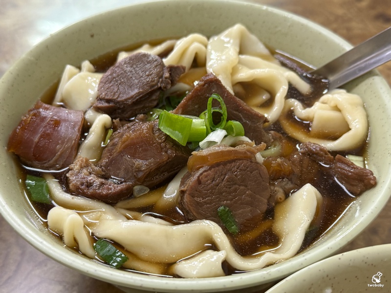 富宏牛肉麵 24小時營業 內用免費加湯加麵飲料喝到飽 @兔貝比的菲比尋嚐