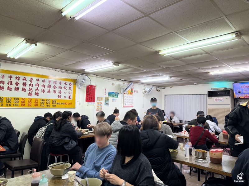 富宏牛肉麵 24小時營業 內用免費加湯加麵飲料喝到飽 @兔貝比的菲比尋嚐